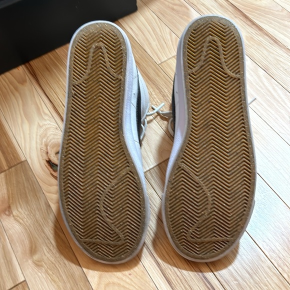 Nike big kids shoes - Picture 3 of 4